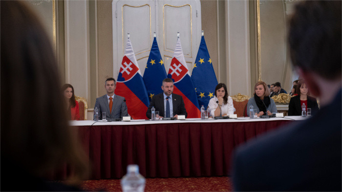 La sociedad espera la llegada de una época nueva que traiga cambios, opina Pellegrini