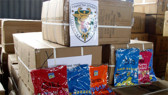 Customs officers uncover counterfeit clothing