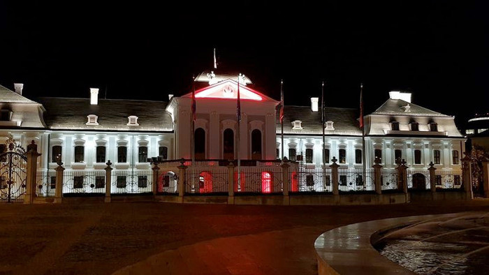 Le palais présidentiel illuminé aux couleurs de la Biélorussie