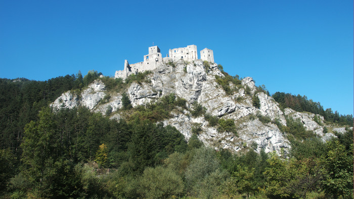 Nebezpečenstvo pádu skaly pod Strečnom