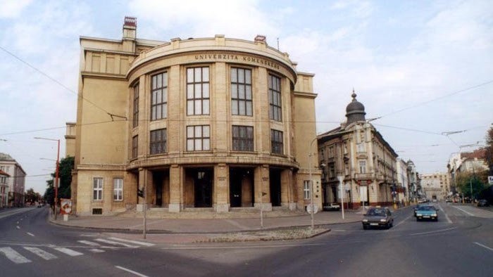 Universidad de Comenius abrirá dos nuevas especialidades en inglés