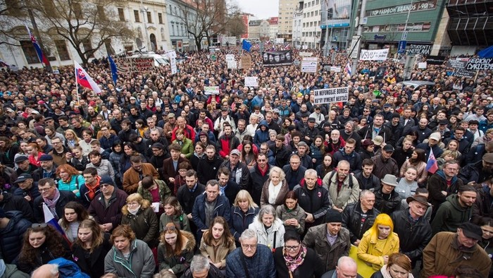 Folytatódnak a tüntetések