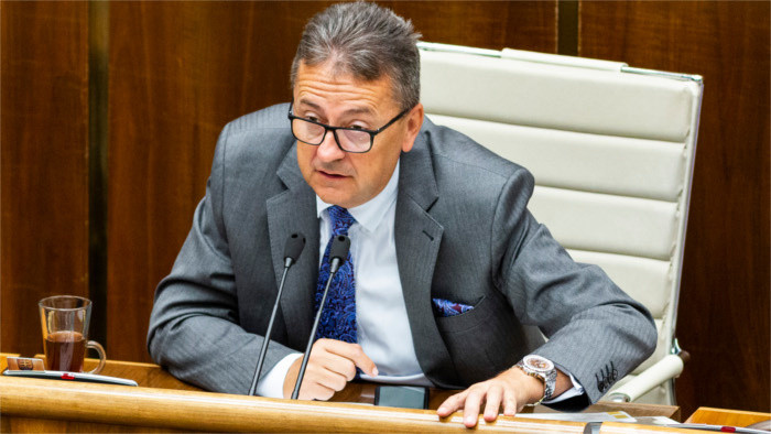 Oposición pide la destitución de Glváč