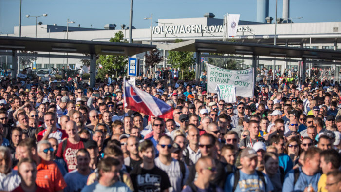 Comienza la huelga indefinida de los trabajadores de VW Slovakia