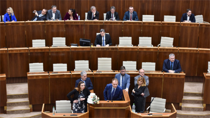 Parlamentná schôdza opäť prerušená