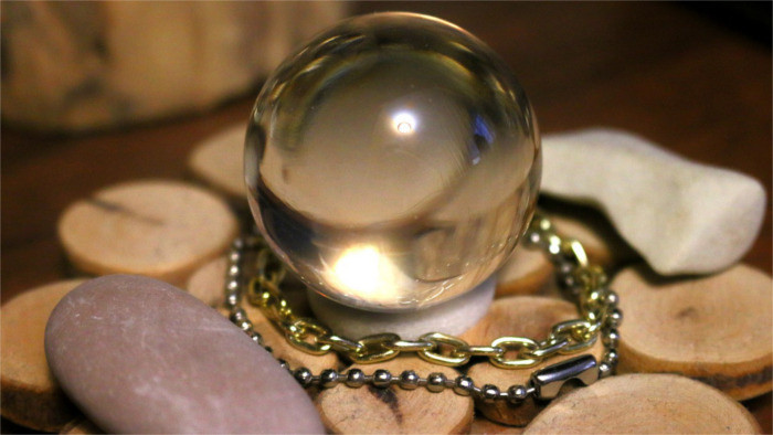 Police look for cheating fortune teller 