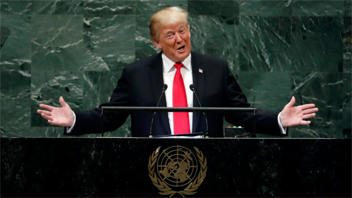 А. Киска против лозунга "America First"