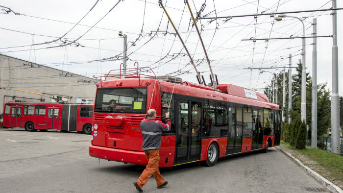 Nedostatok vodičov autobusov pretrváva