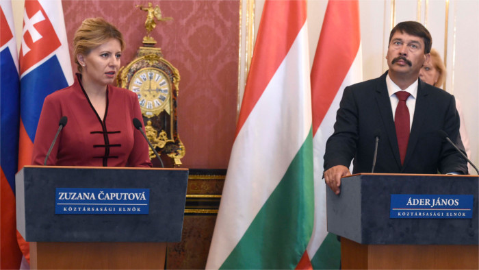 Čaputová se reúne en Budapest con el presidente húngaro