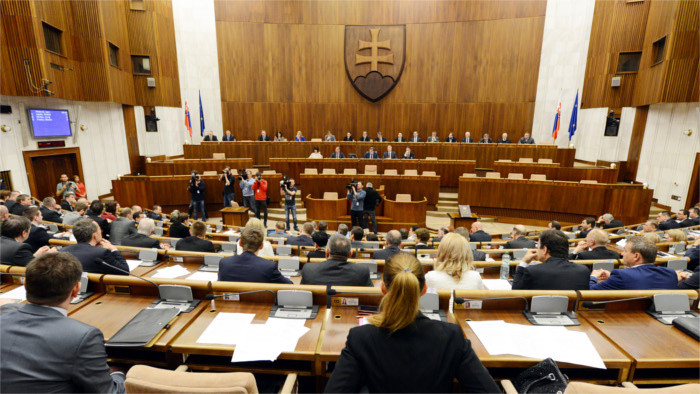 New government asks Parliament for confidence