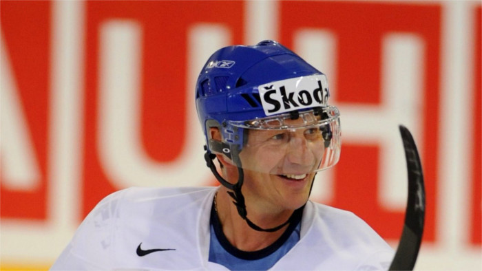Natación y hockey sobre hielo marcan el fin de semana deportivo