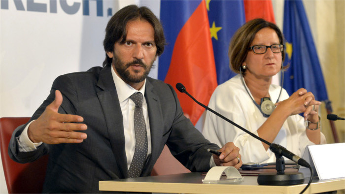 Robert Kaliňák firma el memorándum sobre la acogida de refugiados