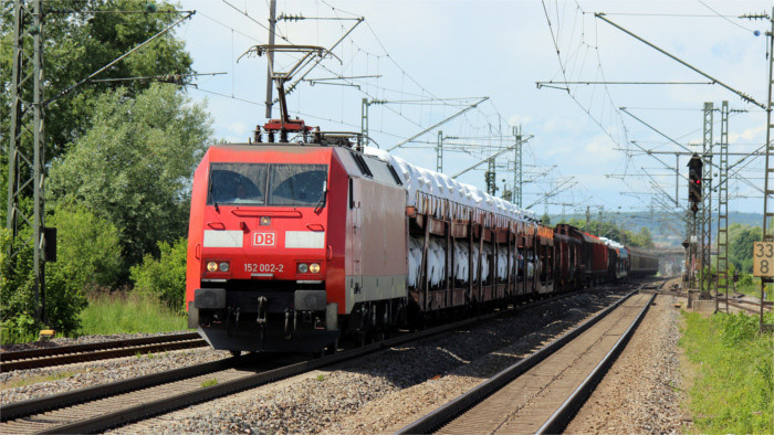 Trade balance surplus of €450 m in September 