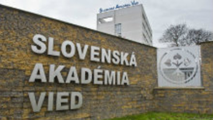 Príbeh s Reginou: Ústavy Slovenskej akadémie vied