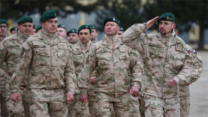 Gajdoš despide a grupo de soldados que parten para Irak