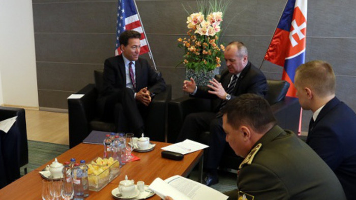 Slovak defence minister meets outgoing US ambassador