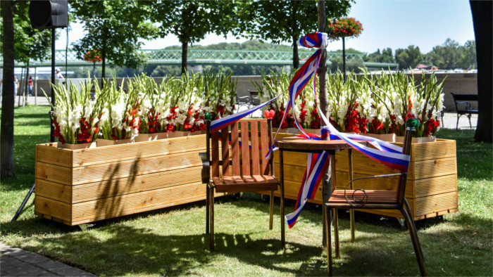 Václav Havel memorial bench unveiled in Bratislava
