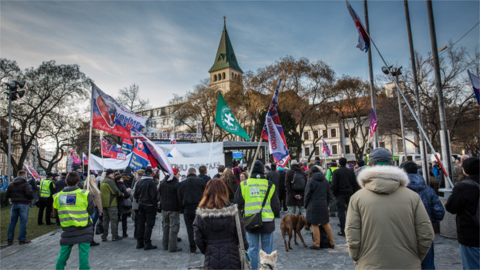 Pro-Pegida protest in Bratislava ends as farce