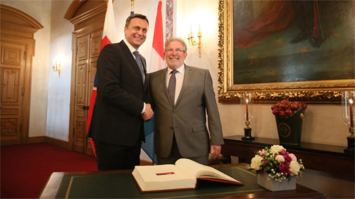 El jefe del Parlamento viaja a Luxemburgo