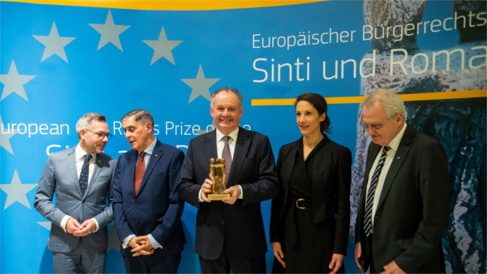 Kiska galardonado en Bruselas con el Premio Europeo “Roma y Sinti” por los derechos civiles