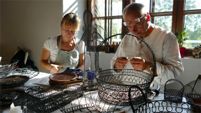 Wire craft and art in UNESCO heritage 