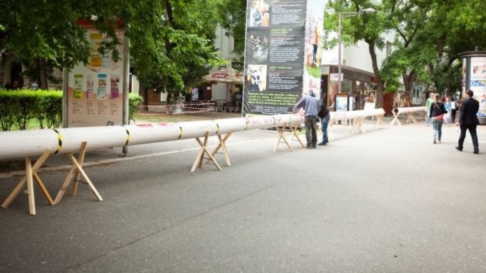 Instalada en el centro de Bratislava una maqueta contra el oleoducto de Schwechat