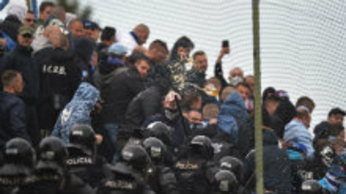 Glosa: Futbaloví chuligáni vyčíňajú aj naďalej 