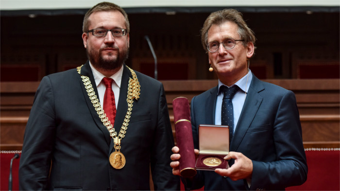 Lauréat du Prix Nobel Fering primé à Bratislava