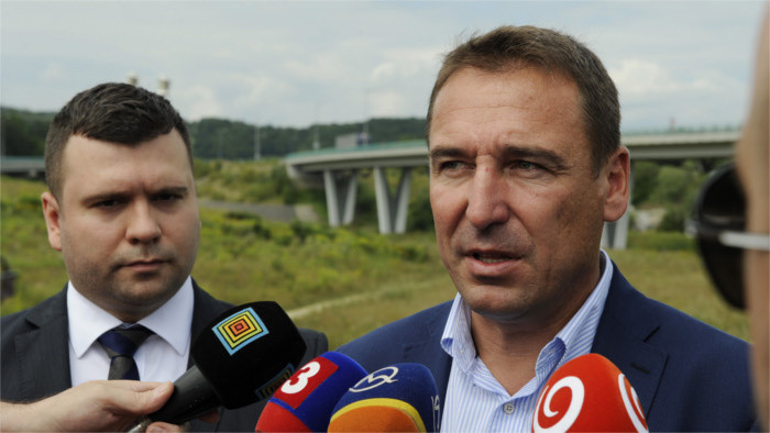 Ministro de Transporte afirma que no suprimirá los trenes gratuitos
