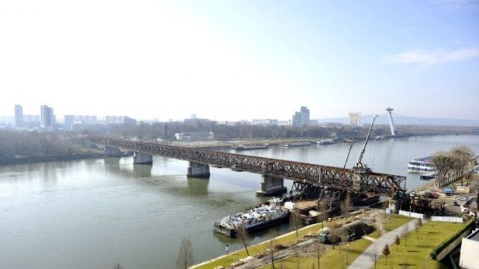 No serious injuries in river cruise ship crash