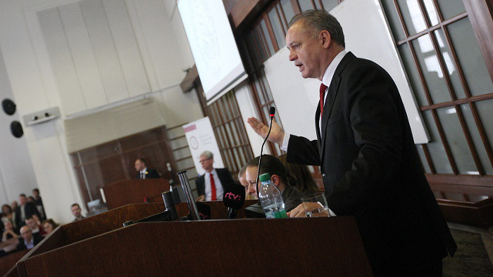 Kiska makes speech at Holocaust and extremism seminar