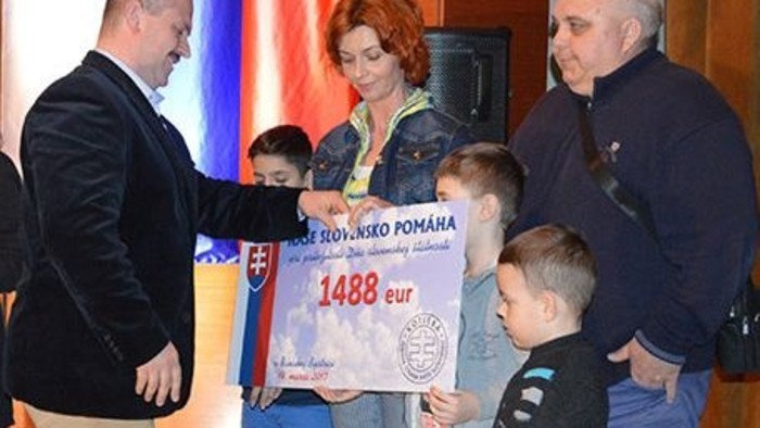 Neonáci szimbólumok Kotlebáék csekkjén