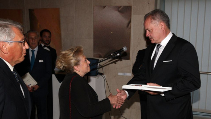 Kiska condecora in memoriam a Carlo Orlandi