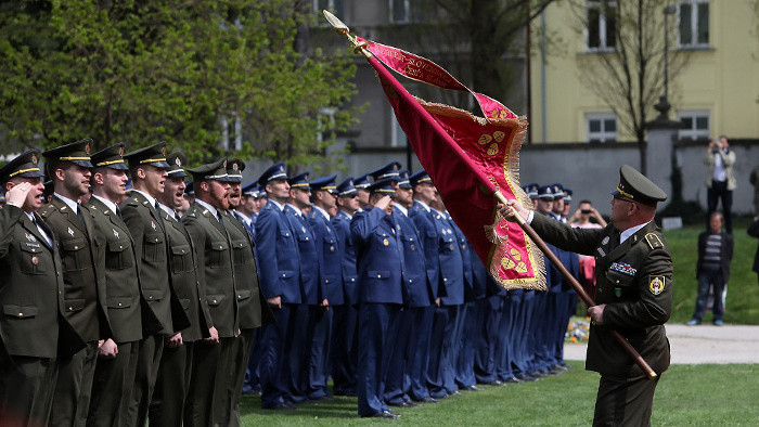 President hands over new battalions