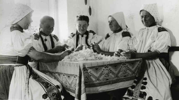 Which days were the witch days?