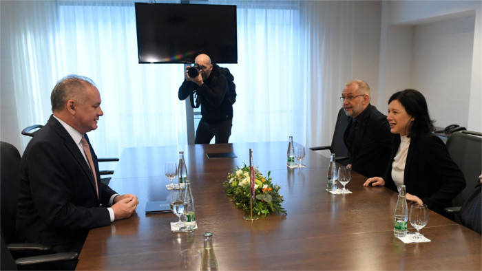 Kiska se reúne con la eurocomisaria Jourová