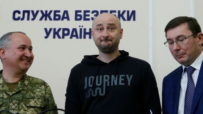 Babcsenko él, Danko haragszik