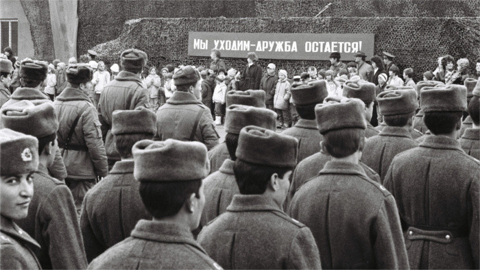  Adieu aux forces soviétiques après 23 ans d’occupation 