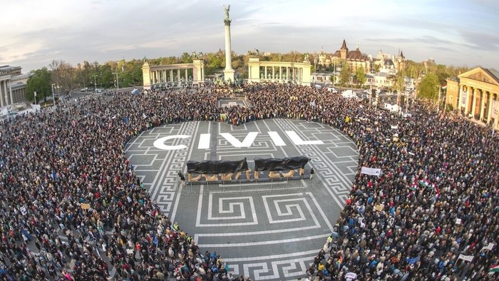 Elfogadták a magyar civiltörvényt