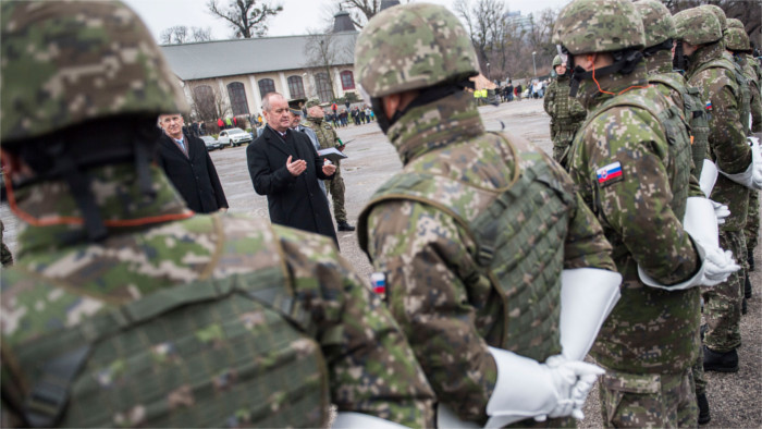 Зарплаты словацким военнослужащим будут повышаться