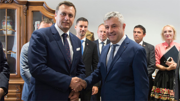Slovak and Romanian Speakers of Parliament talk cooperation