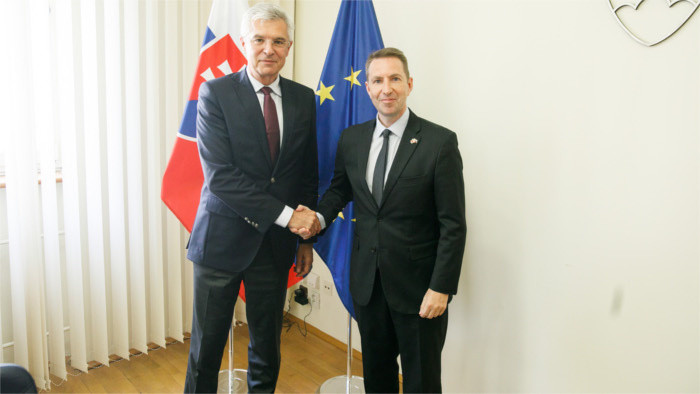 Foreign Minister bids farewell to the British ambassador 