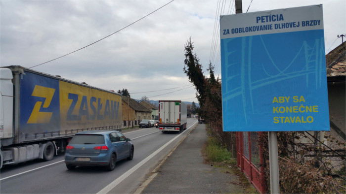 Dlhová brzda v ústave