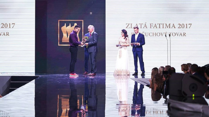 Vestimenta inteligente desarrollada por investigadores de Zilina gana premio Fátima Dorada 2017