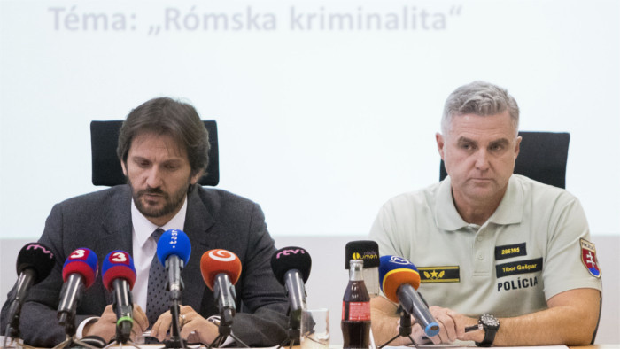 Interior Minister meets Roma specialists