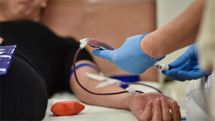 Faites un cadeau précieux: Offrez votre sang!