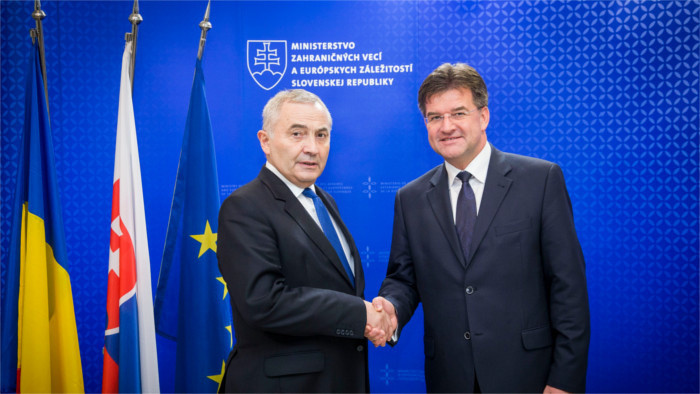 El jefe de Diplomacia rumana se reúne con Lajčák en Bratislava