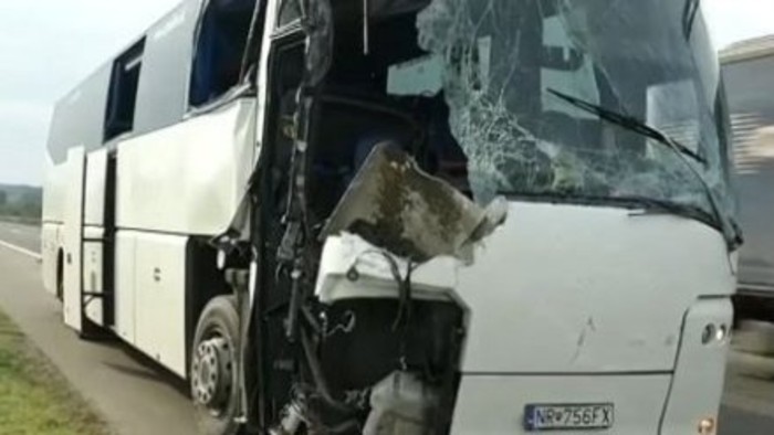 Bus with Slovak vacationers crashes in Serbia