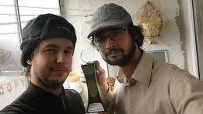 El documentalista Miro Remo y su documental triunfante Arsy Versy.