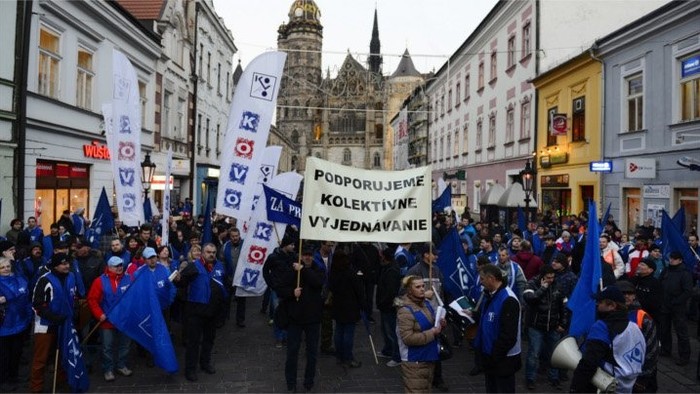 2,500 members of trade unions demand pay rise at rally in Košice